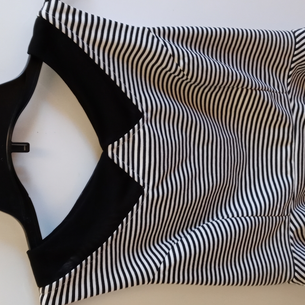 Attractive Papaya dressy black & white striped lined tank Size L - Picture 3 of 6